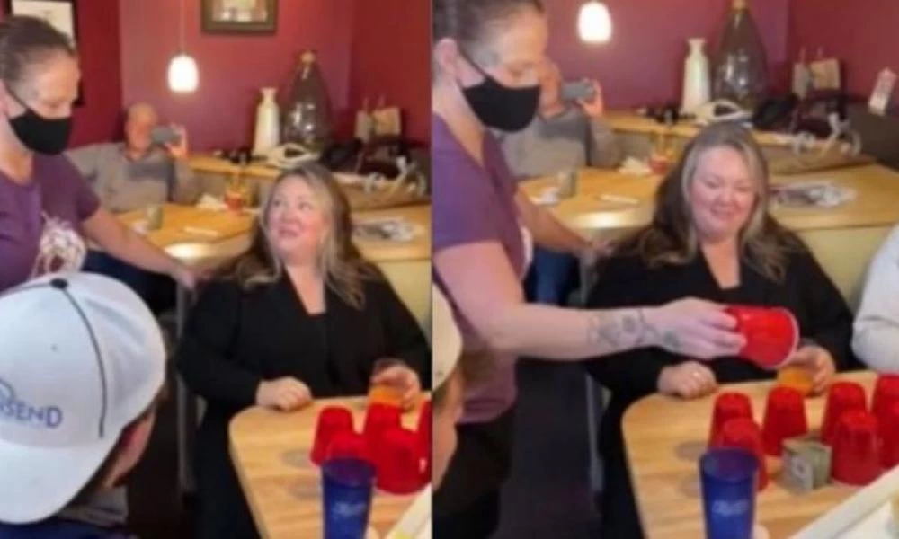 Πήγε εκνευρισμένη στο τραπέζι τους αλλά τελικά έφυγε με... χαμόγελο